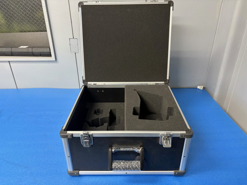 工業部品を入れる緩衝材と通い箱の写真